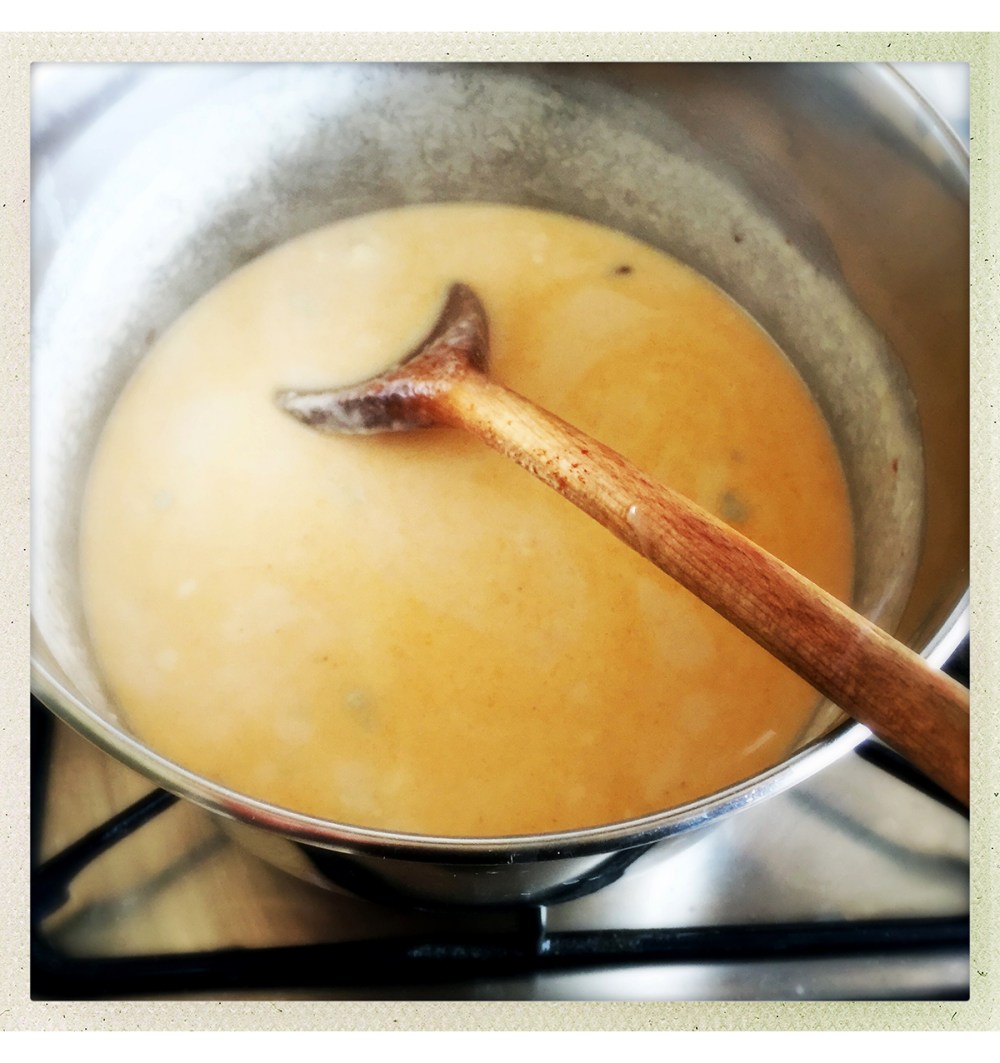 cheese-sauce-boiling