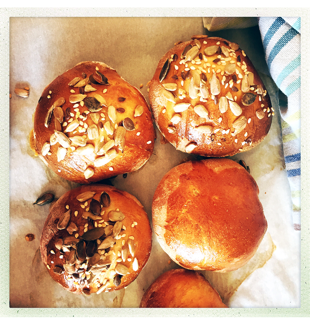 WHITE ROLLS FROM OVEN