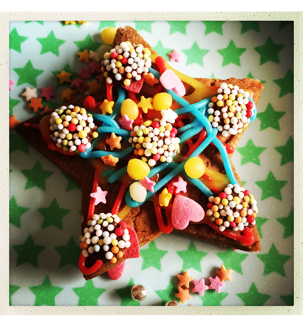 GINGERBREAD STAR DECORATED