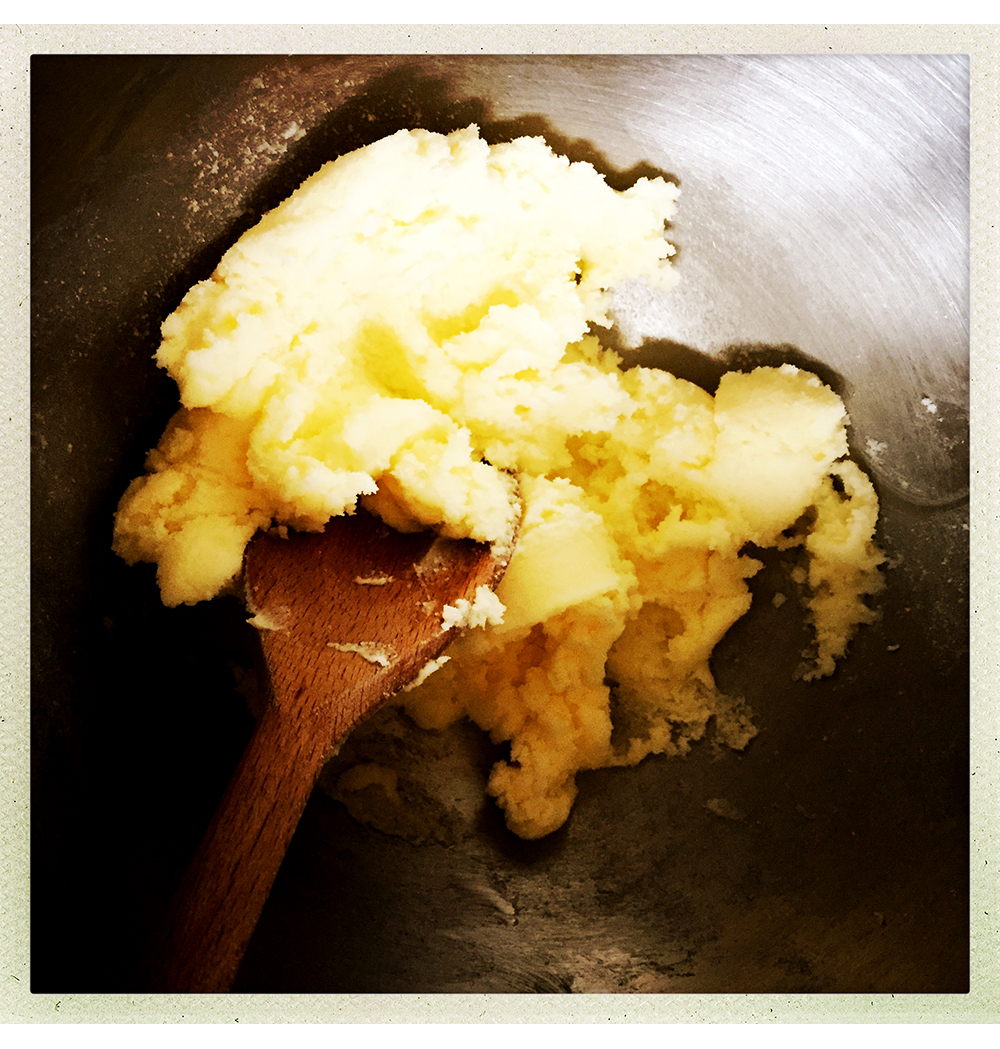 HALLOWEEN BISCUITS STEP 2